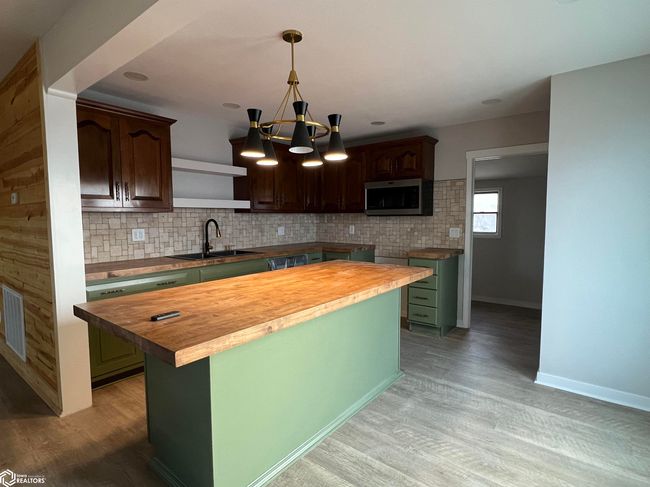 5164 Augusta Main Rd, Home with 2 bedrooms, 1 bathrooms and 2 parking in Wever IA | Image 4
