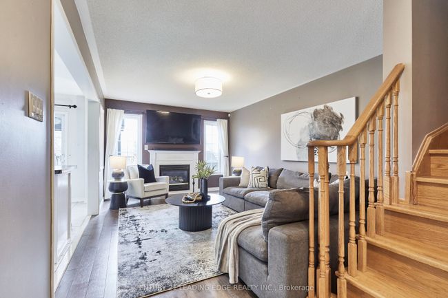 31 Aster Cres, House other with 3 bedrooms, 4 bathrooms and 2 parking in Whitby ON | Image 10