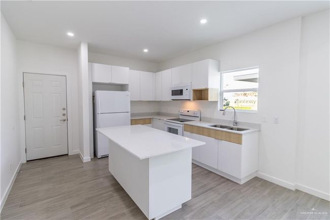 UNIT-4 - 1311 Marcela Dr, Condo with 2 bedrooms, 2 bathrooms and 2 parking in Weslaco TX | Image 5