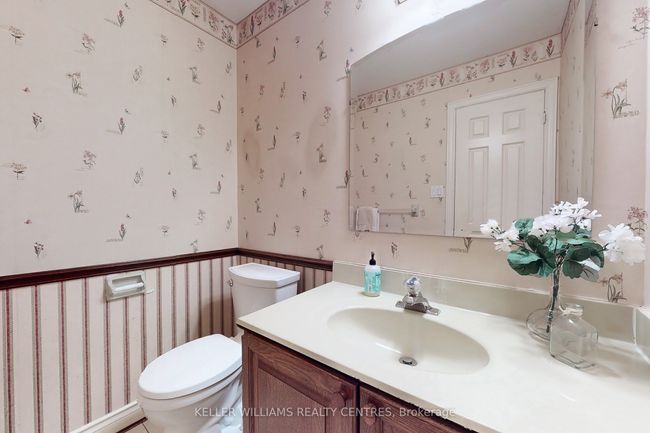 32 Petch Cres, House other with 4 bedrooms, 3 bathrooms and 4 parking in Aurora ON | Image 16