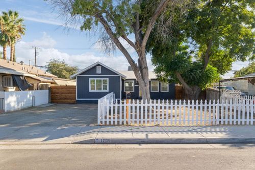 1209 Woodrow Ave, Bakersfield, CA, 93308-3052 | Card Image