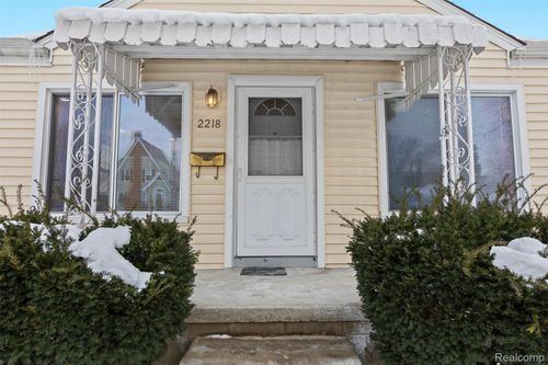 2218 Baxter Ave, Royal Oak, MI, 48067-2302 | Card Image