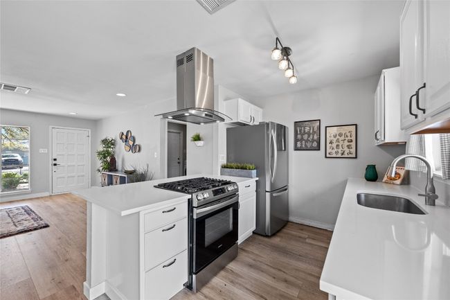 10412 Firethorn Ln, House other with 3 bedrooms, 2 bathrooms and 4 parking in Austin TX | Image 11