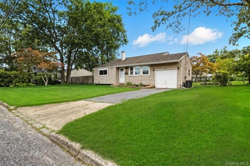 2905 Beechnut Ave, Medford, NY, 11763-1927 | Card Image