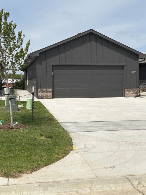 4827 N Vassar St, Wichita, KS, 67220-2460 | Card Image