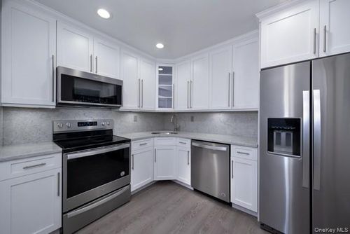 1538-1538 August Rd, Babylon, NY, 11703-1935 | Card Image