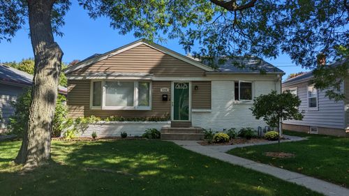 5354 N Lydell Ave, Whitefish Bay, WI, 53217-5003 | Card Image