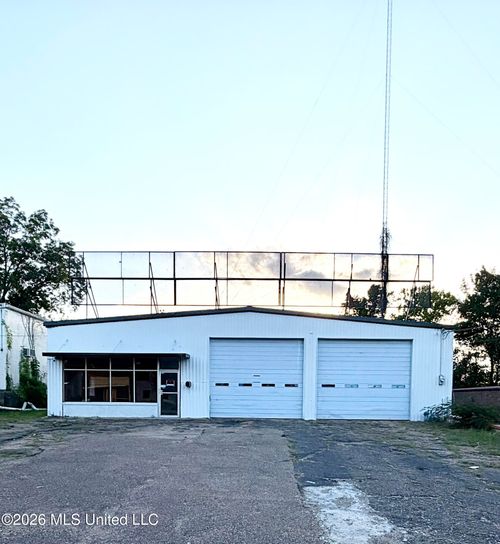 1904 Washington St, Vicksburg, MS, 39180-3869 | Card Image