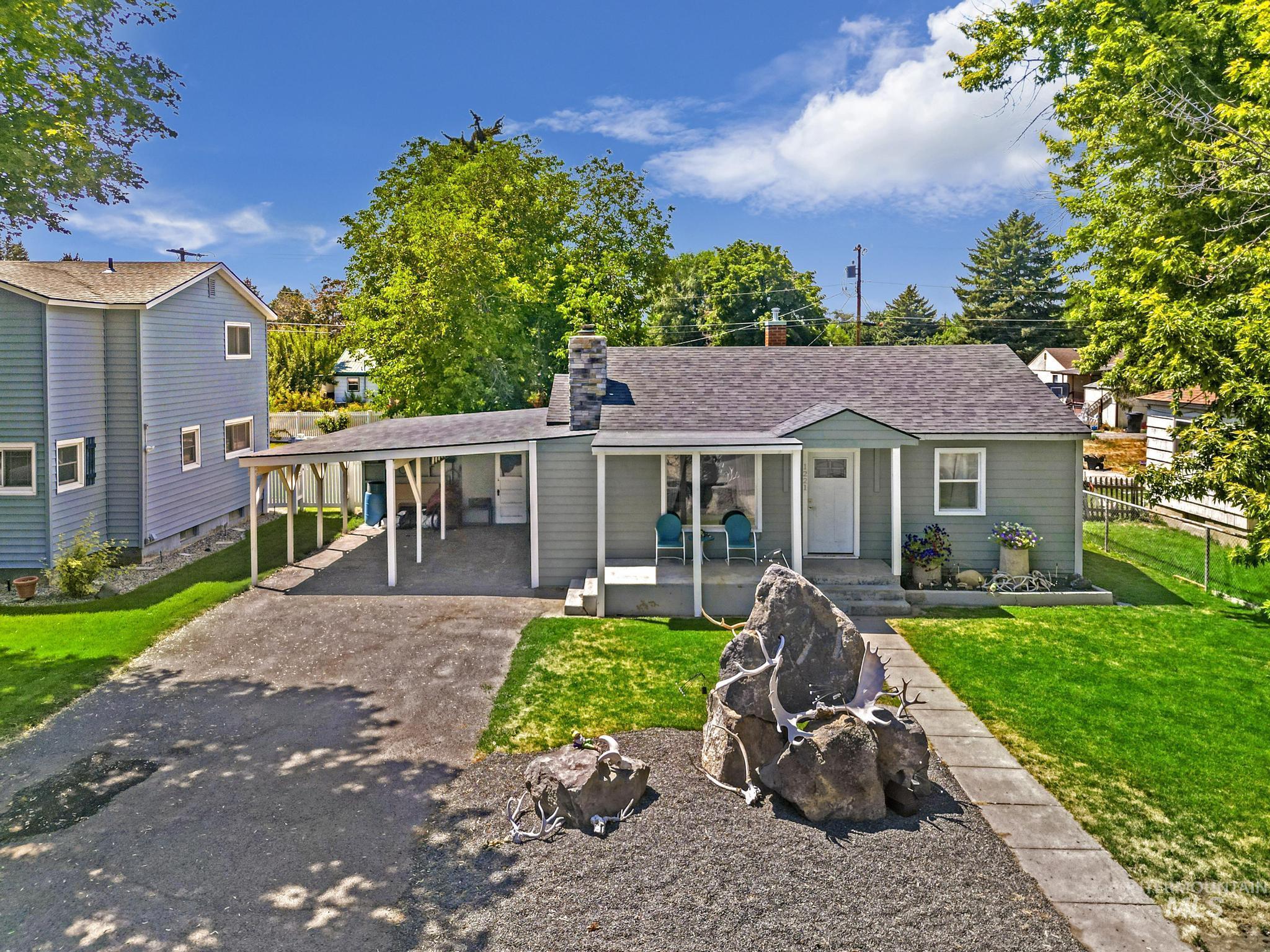 Nevada St, Gooding, ID 83330