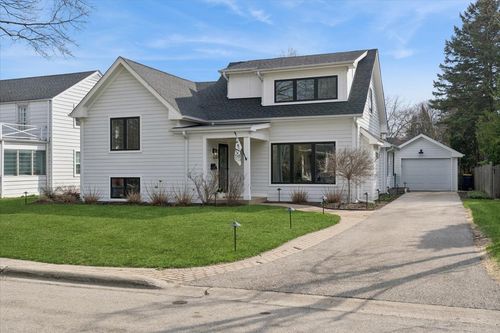 720 Ouilmette Ln, Wilmette, IL, 60091-2318 | Card Image