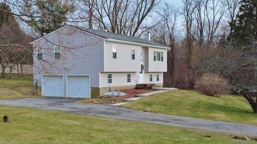 2 Farmstead Ln, Brewster, NY, 10509-2813 | Card Image
