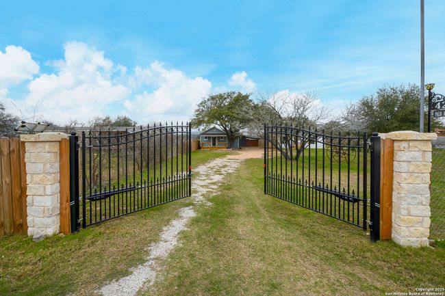 429 Palo Alto Dr, House other with 2 bedrooms, 1 bathrooms and null parking in Von Ormy TX | Image 13