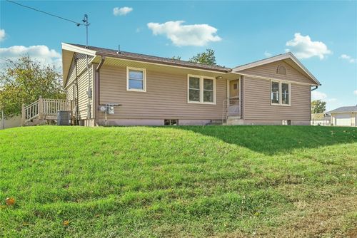 104 Walnut St Nw, Blairstown, IA, 52209 | Card Image