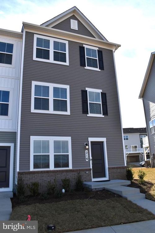 216 Swan Field Ave, RANSON, WV, 25438-4625 | Card Image