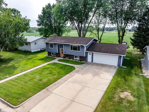 1612 Viking Ave, Holmen, WI, 54636-9678 | Card Image