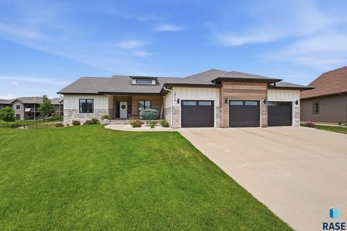2710 W Little Oak Cir Circle, Sioux Falls, SD, 57108 | Card Image