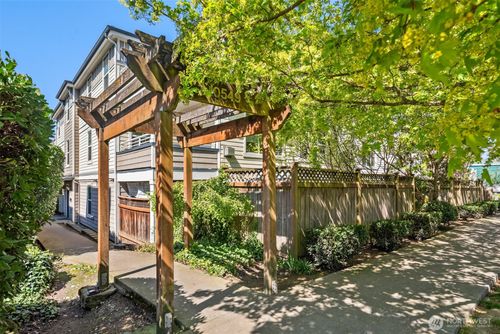 apt-301-10549 Stone Ave N, Seattle, WA, 98133-8912 | Card Image