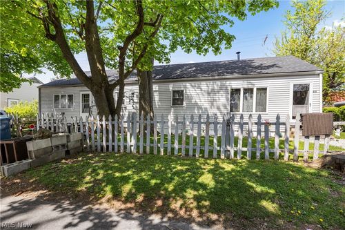 815 Edison Ln, Port Clinton, OH, 43452-1610 | Card Image