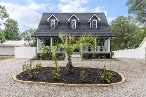 427 Womble St, Oak Island, NC, 28465-8018 | Card Image