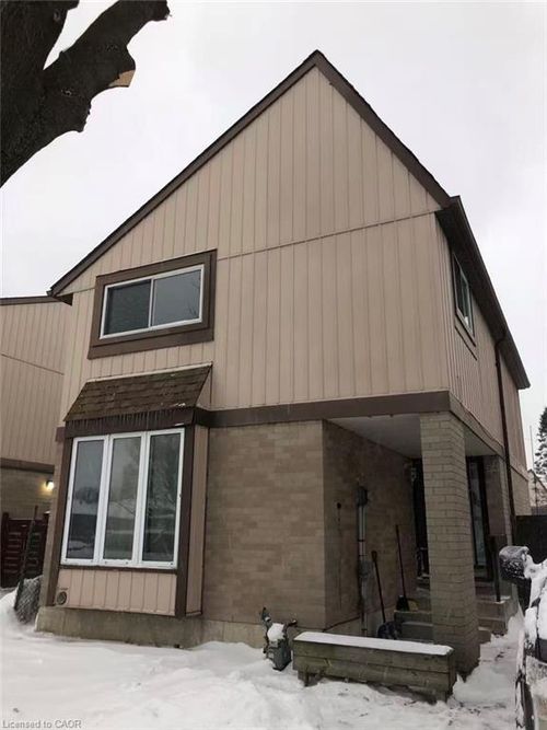 390 E 23rd St, Hamilton, ON, L8V2X6 | Card Image