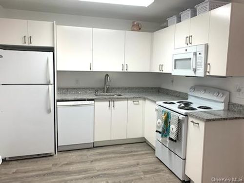 939 Skyline Dr, Coram, NY, 11727-3667 | Card Image