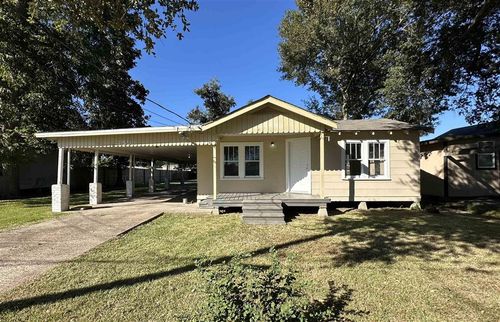 439 Commercial Ave, Lake Arthur, LA, 70549-4113 | Card Image