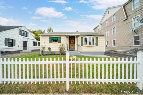 30 Knoll St, Waterbury, CT, 06705-1813 | Card Image