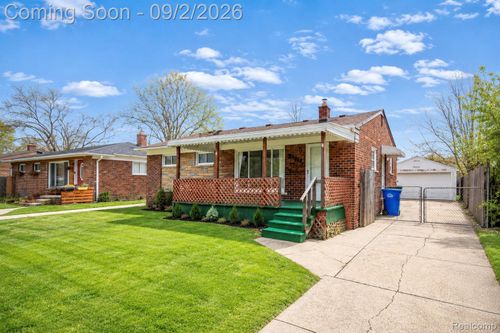 22111 Logue Ave, Warren, MI, 48091-5251 | Card Image