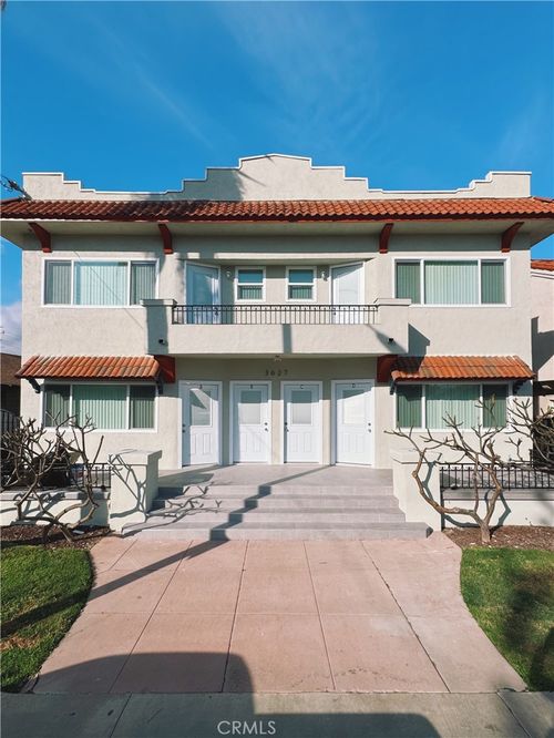 3627 E 4th St, Long Beach, CA, 90814-1675 | Card Image
