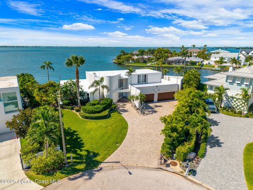84 Country Club Rd, Cocoa Beach, FL, 32931-2002 | Card Image