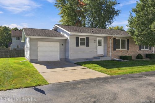 103 Joan Ct, Marysville, MI, 48040-1377 | Card Image