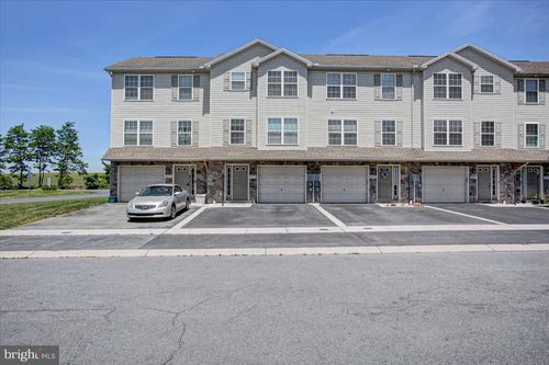 3573 Pinecrest Ct, Fayetteville, PA, 17222-9378 | Card Image