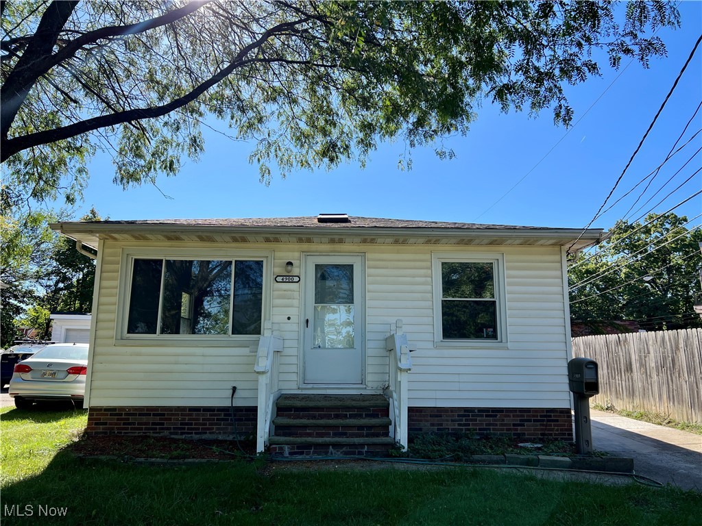 Henry St, Cleveland, OH 44125