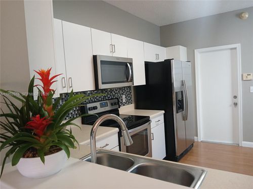 3618-3618 San Simeon Cir, Weston, FL, 33331-5043 | Card Image