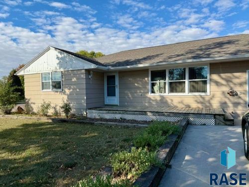 607 S 3rd St, Parkston, SD, 57366-2231 | Card Image