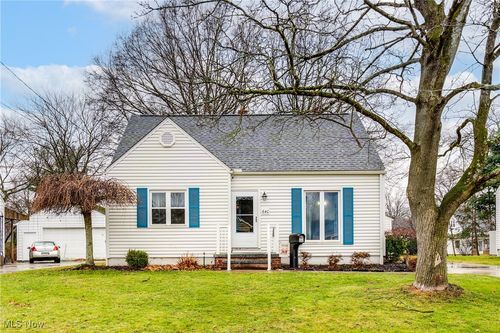 640 E Lake Ave, Barberton, OH, 44203-3123 | Card Image