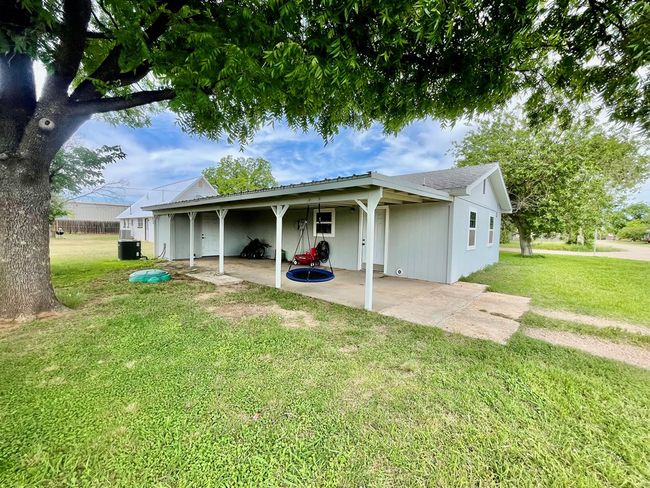201 N Franklin St, House other with 2 bedrooms, 1 bathrooms and 1 parking in Bronte TX | Image 15