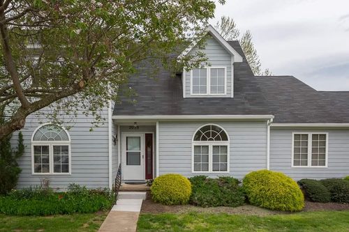 2039 Hampton Dr, WAYNESBORO, VA, 22980-9639 | Card Image