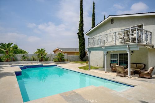 7980 Hollywood Way, Sun Valley, CA, 91352-4200 | Card Image