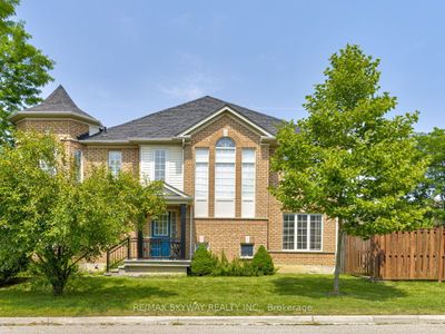 3859 Talias Cres, Home with 3 bedrooms, 3 bathrooms and 3 parking in Mississauga ON | Image 1