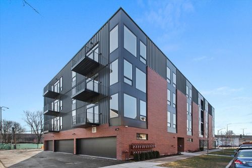 206-3953 W Dakin St, Chicago, IL, 60618-3101 | Card Image