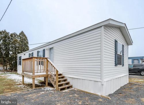 65 Saint Clairs Vlg, MORGANTOWN, WV, 26505-2592 | Card Image