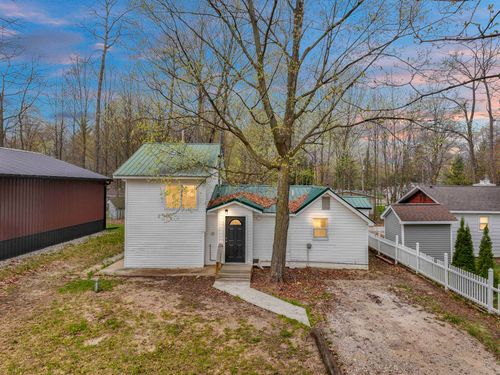 1916 S Rose Avenue, Lake Township, MI, 49651 | Card Image