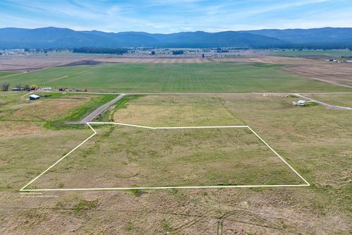 135 Bluemoon Ct, Kalispell, MT, 59901-9554 | Card Image