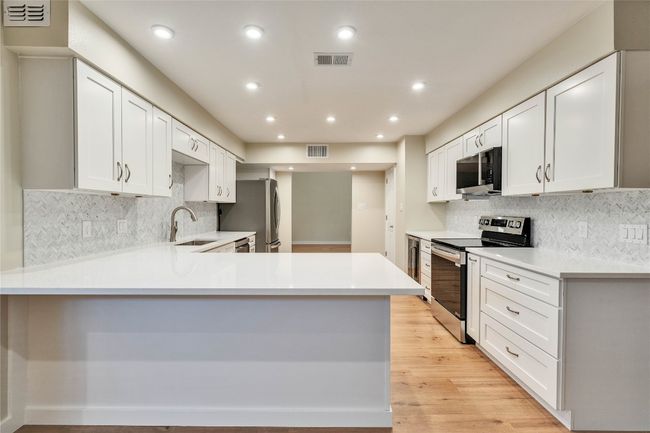 8111 Middle Ct, Townhouse with 3 bedrooms, 3 bathrooms and null parking in Austin TX | Image 22