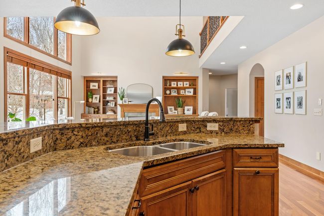 9256 Gateway Ln, House other with 5 bedrooms, 5 bathrooms and null parking in Eden Prairie MN | Image 15