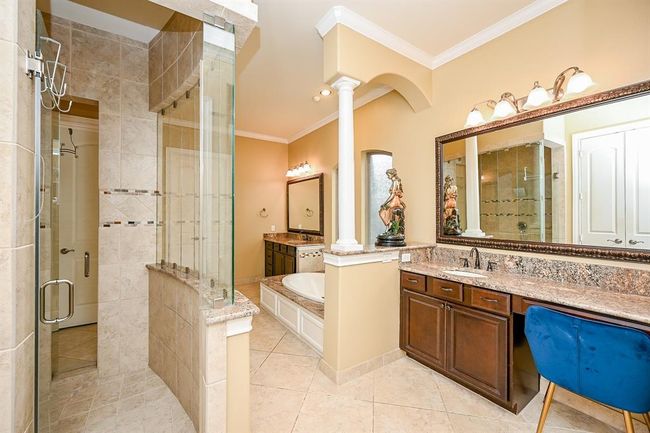 Double sinks and vanities! | Image 27
