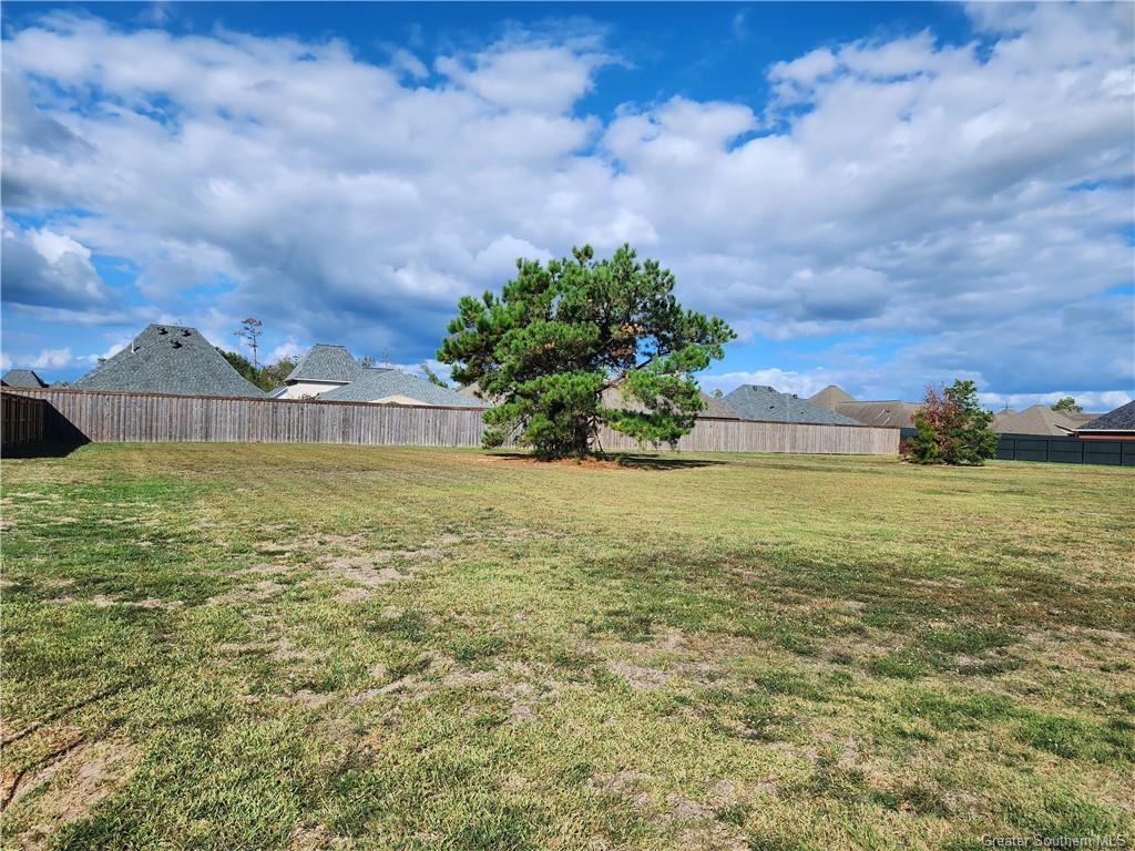 Land in Sulphur 4