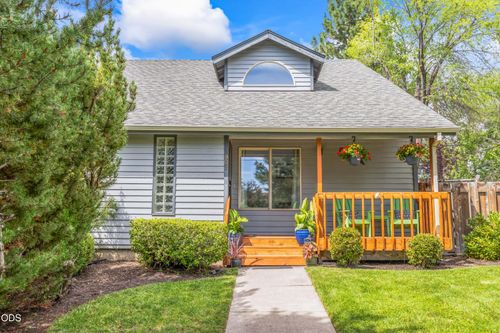 902 Nw Ogden Ave, Bend, OR, 97703-1622 | Card Image