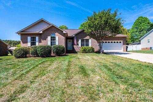 2000 Summerfield Cir, Conover, NC, 28613-8128 | Card Image